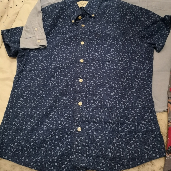 3 Boys Button Up Dress Shirts - Picture 6 of 17